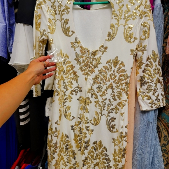 White dress with gold sequin - Picture 1 of 5